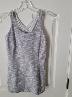 Lululemon HeatherGray Athletic Tank with Strappy Back sz 8